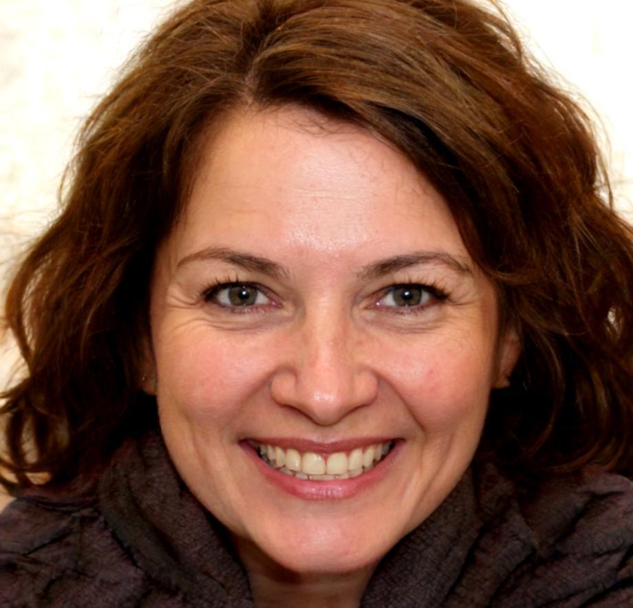 Portraitfoto von Dozentin Nina Hoffmann